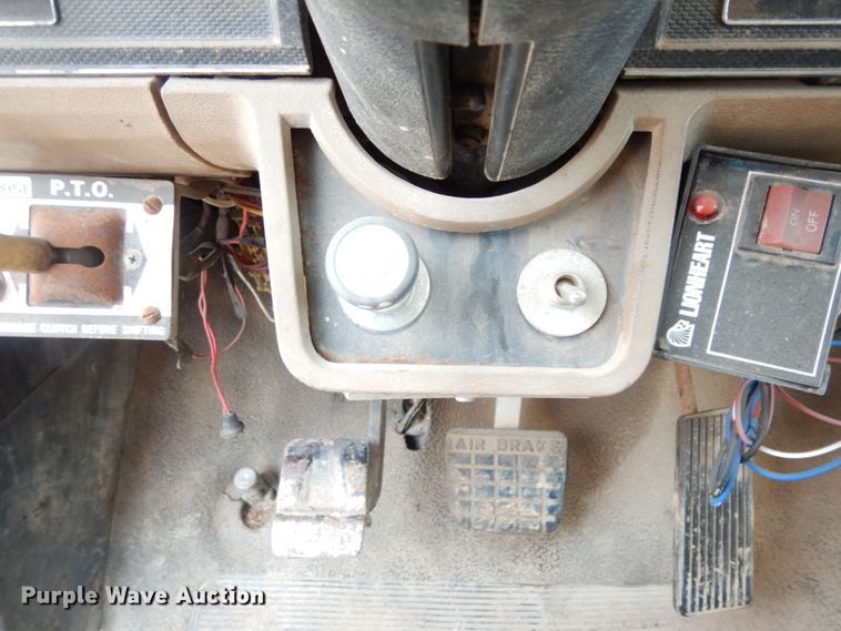 image for item DC2053 1986 Ford F8000  dump truck