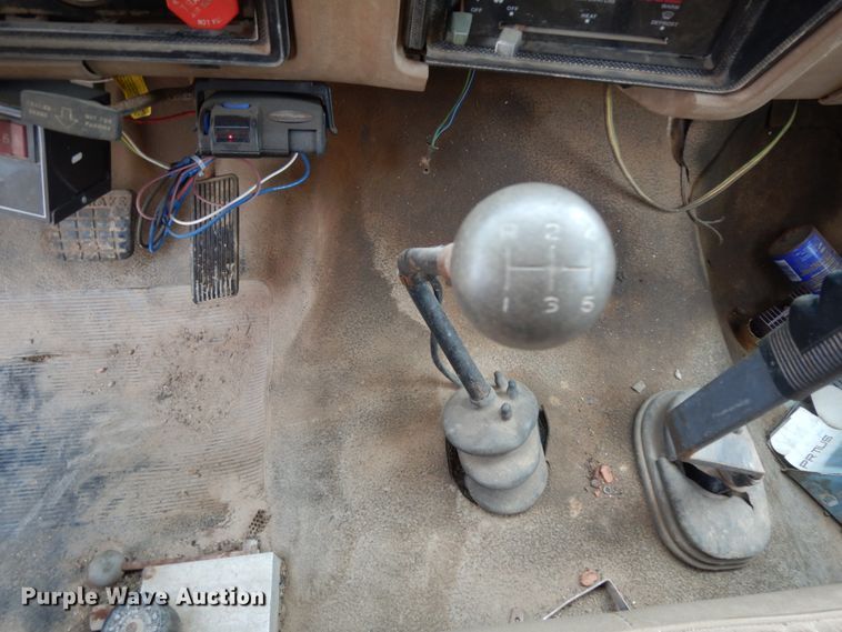 image for item DC2053 1986 Ford F8000  dump truck