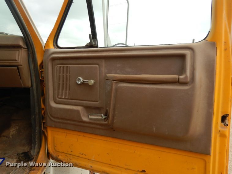 image for item DC2053 1986 Ford F8000  dump truck