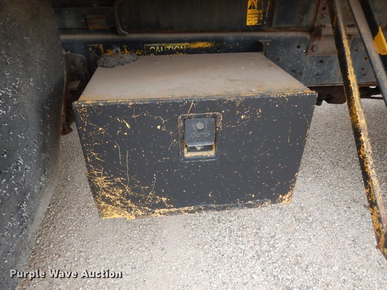 image for item DC2053 1986 Ford F8000  dump truck