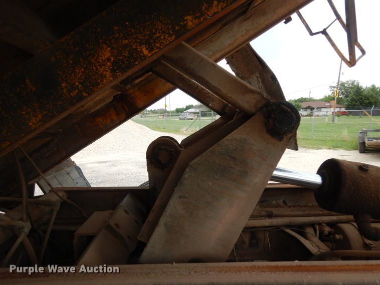 image for item DC2053 1986 Ford F8000  dump truck