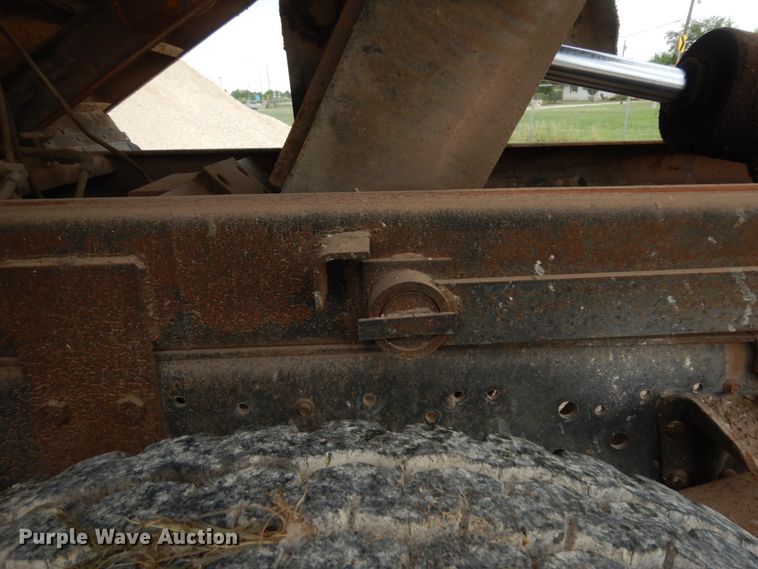 image for item DC2053 1986 Ford F8000  dump truck