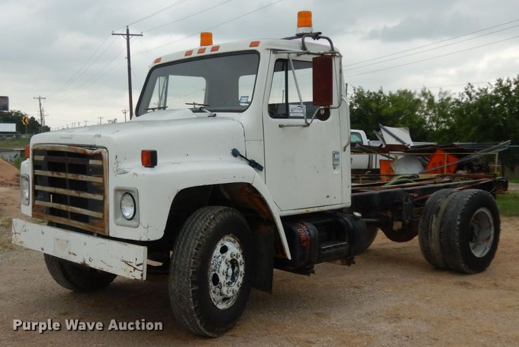 image for item DC2057 1983 International 1724  truck cab and chassis