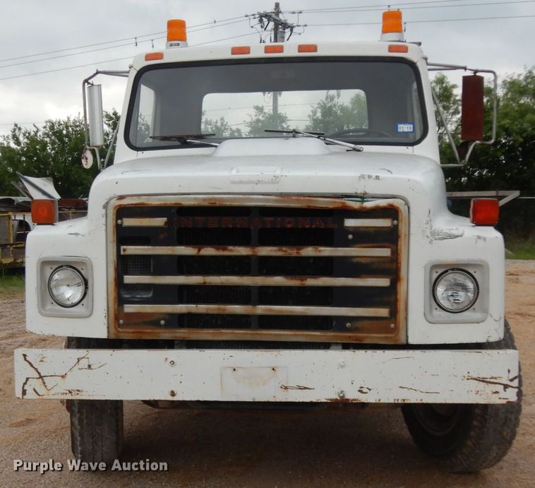 image for item DC2057 1983 International 1724  truck cab and chassis