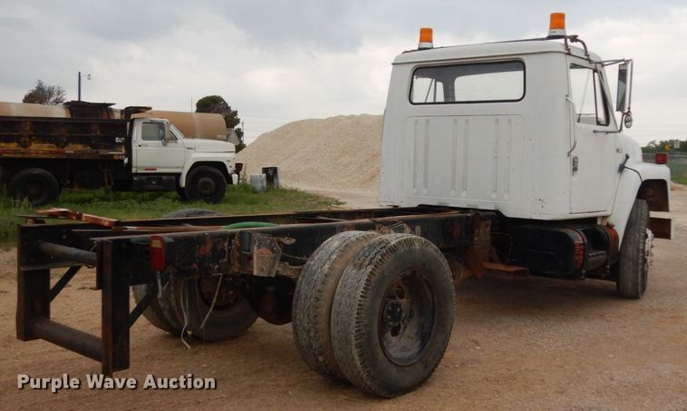 image for item DC2057 1983 International 1724  truck cab and chassis