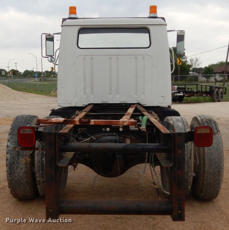 image for item DC2057 1983 International 1724  truck cab and chassis