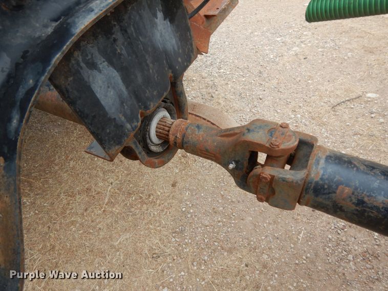 image for item DC2057 1983 International 1724  truck cab and chassis