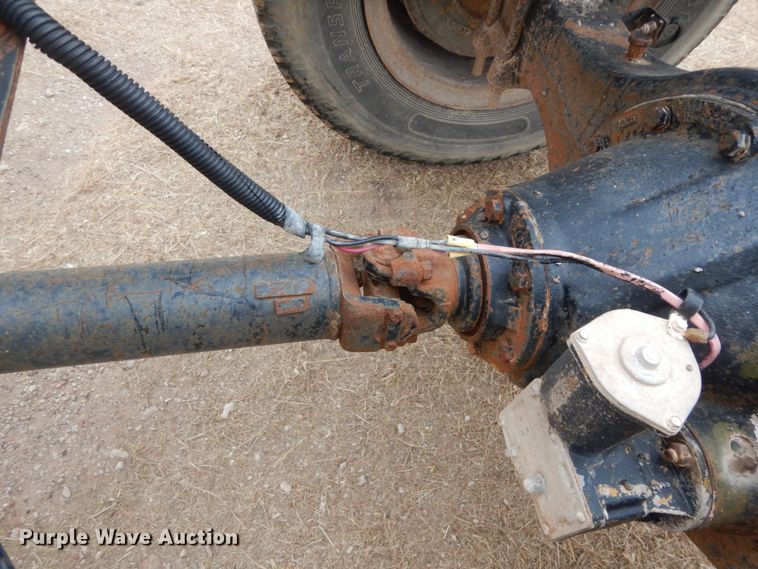 image for item DC2057 1983 International 1724  truck cab and chassis