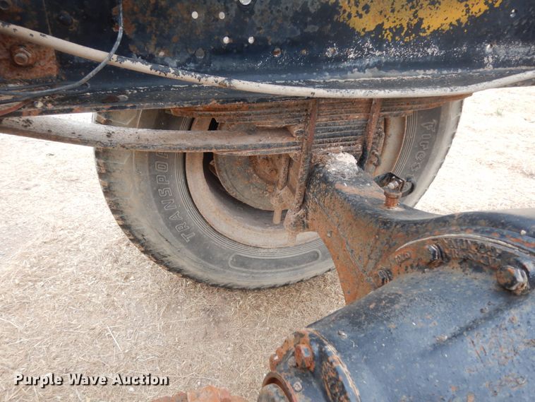 image for item DC2057 1983 International 1724  truck cab and chassis