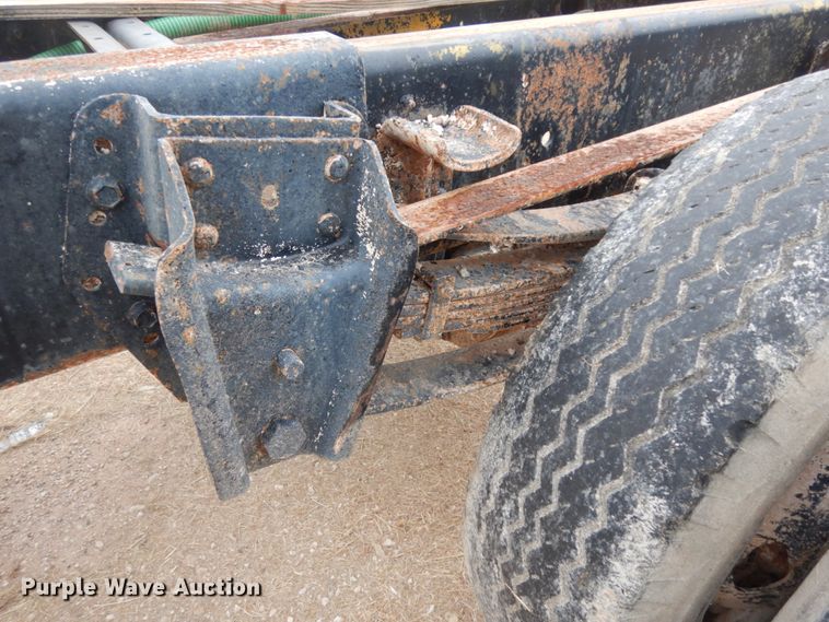 image for item DC2057 1983 International 1724  truck cab and chassis