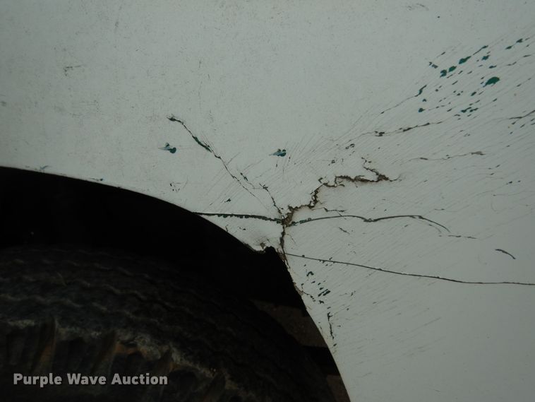 image for item DC2057 1983 International 1724  truck cab and chassis