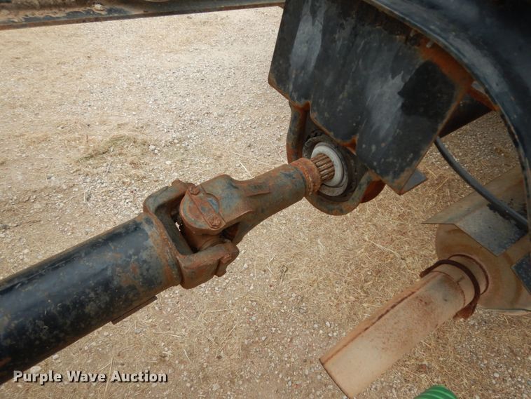 image for item DC2057 1983 International 1724  truck cab and chassis