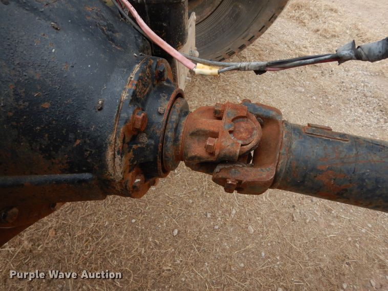 image for item DC2057 1983 International 1724  truck cab and chassis