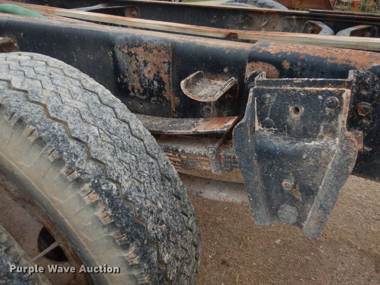 image for item DC2057 1983 International 1724  truck cab and chassis