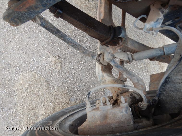 image for item DC2057 1983 International 1724  truck cab and chassis