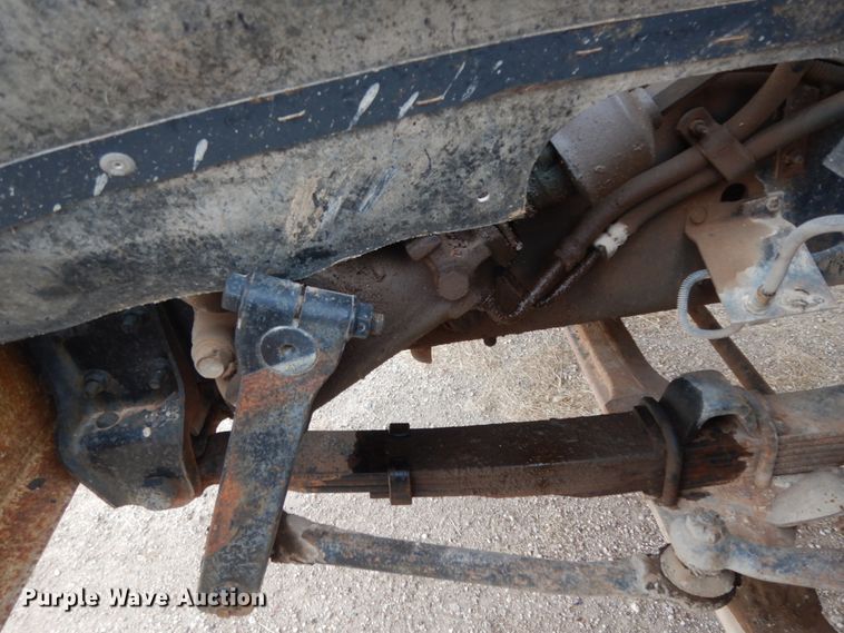 image for item DC2057 1983 International 1724  truck cab and chassis