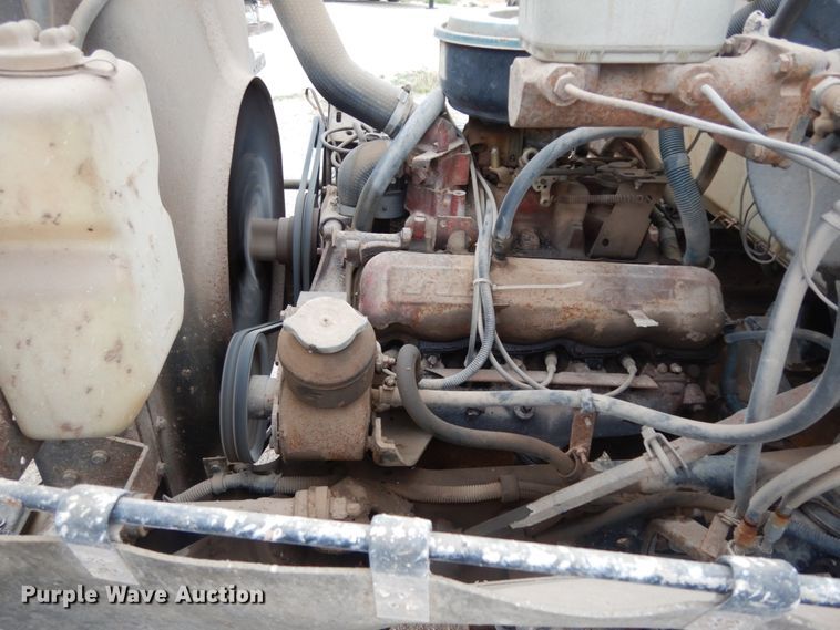 image for item DC2057 1983 International 1724  truck cab and chassis