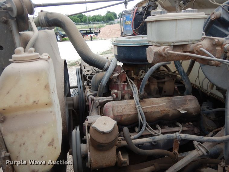 image for item DC2057 1983 International 1724  truck cab and chassis