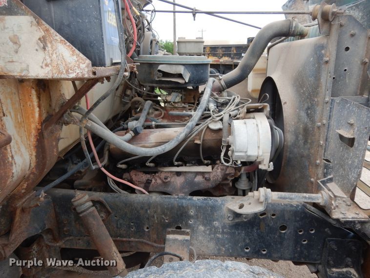 image for item DC2057 1983 International 1724  truck cab and chassis