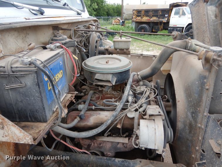 image for item DC2057 1983 International 1724  truck cab and chassis