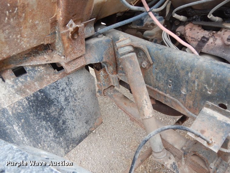 image for item DC2057 1983 International 1724  truck cab and chassis