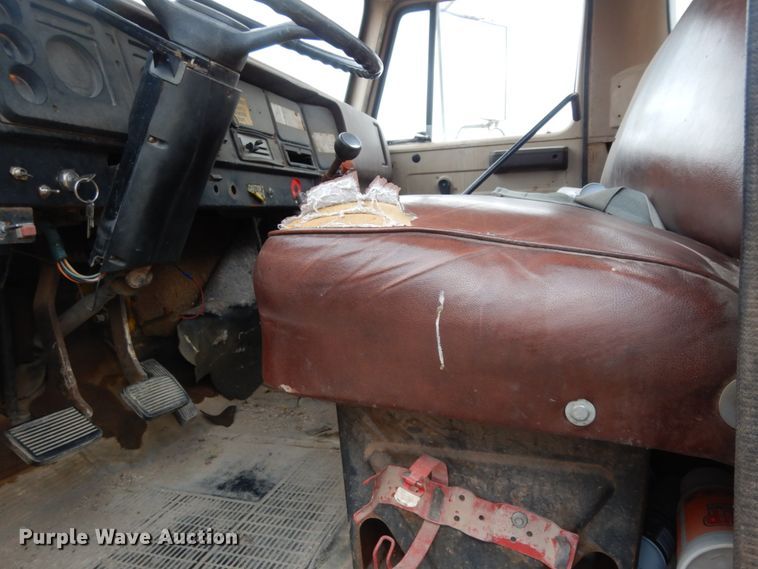 image for item DC2057 1983 International 1724  truck cab and chassis