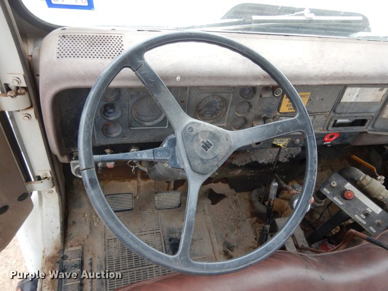 image for item DC2057 1983 International 1724  truck cab and chassis