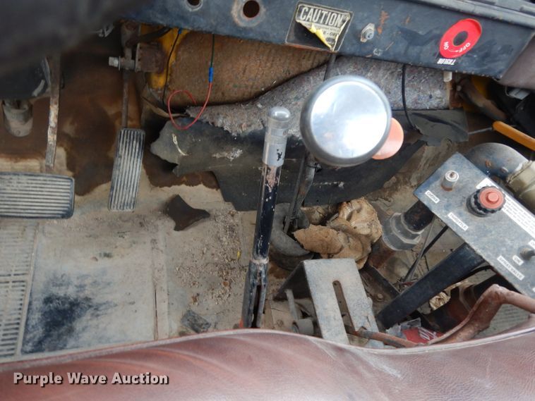 image for item DC2057 1983 International 1724  truck cab and chassis