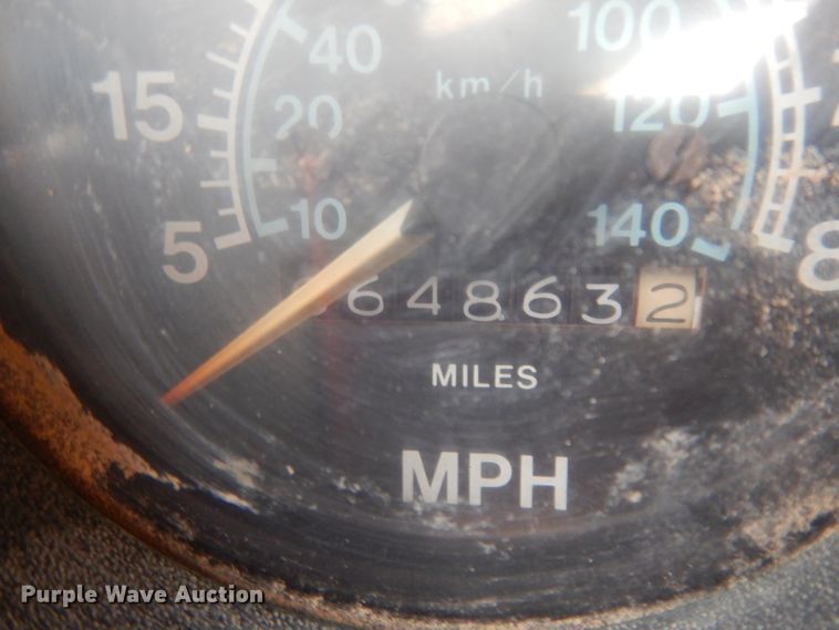 image for item DC2057 1983 International 1724  truck cab and chassis