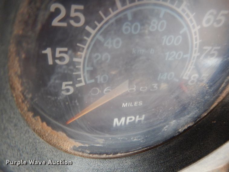 image for item DC2057 1983 International 1724  truck cab and chassis