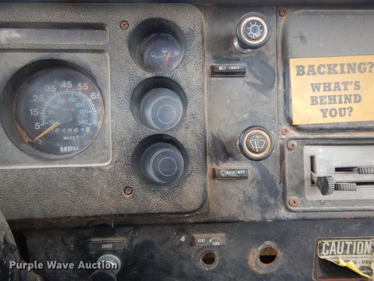 image for item DC2057 1983 International 1724  truck cab and chassis