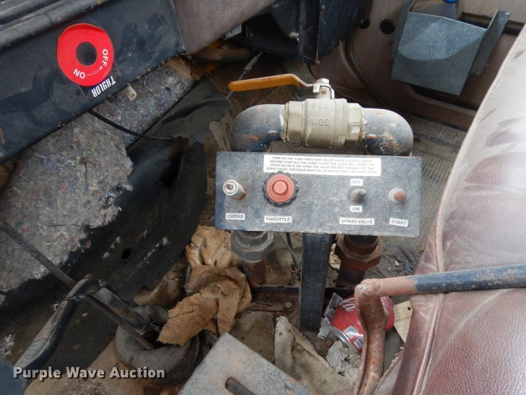 image for item DC2057 1983 International 1724  truck cab and chassis