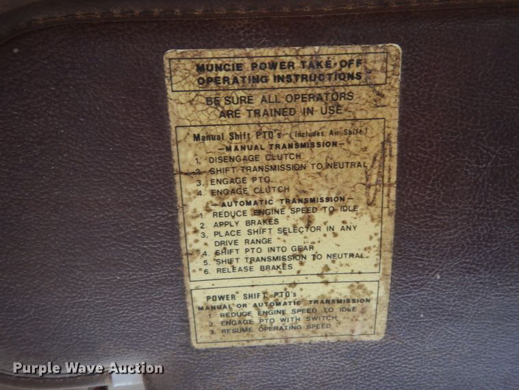 image for item DC2057 1983 International 1724  truck cab and chassis