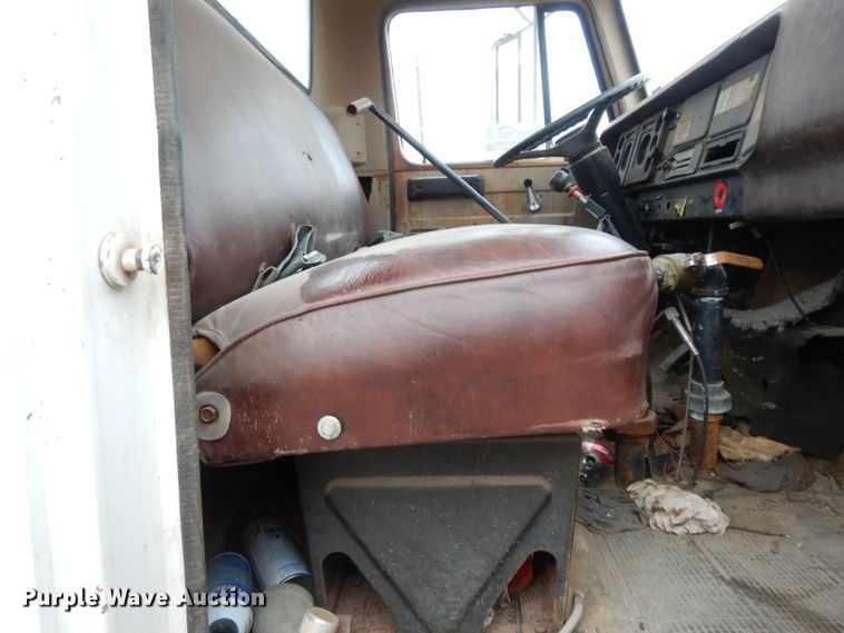 image for item DC2057 1983 International 1724  truck cab and chassis