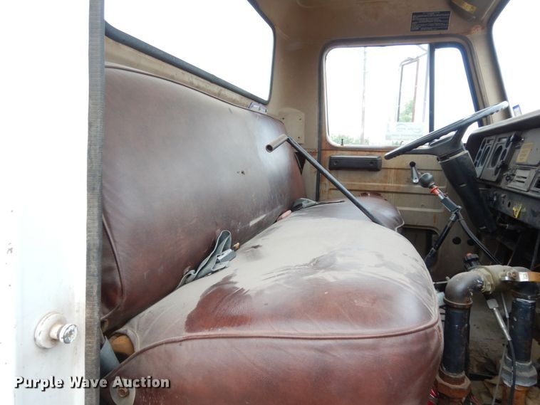 image for item DC2057 1983 International 1724  truck cab and chassis