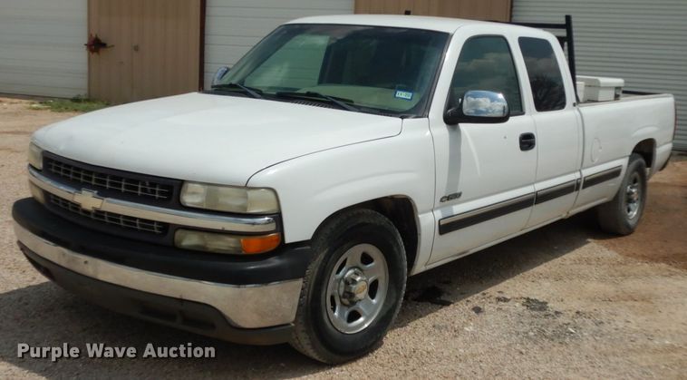 image for item DC2059 2001 Chevrolet Silverado 1500  Ext. Cab pickup truck