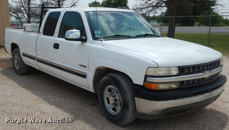 image for item DC2059 2001 Chevrolet Silverado 1500  Ext. Cab pickup truck