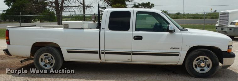 image for item DC2059 2001 Chevrolet Silverado 1500  Ext. Cab pickup truck