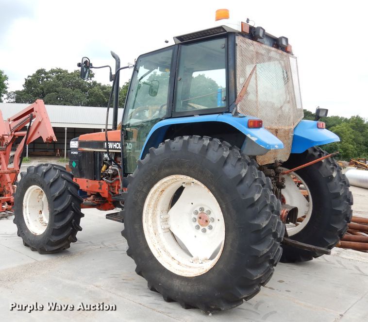 image for item DG0666 New Holland  MFWD tractor