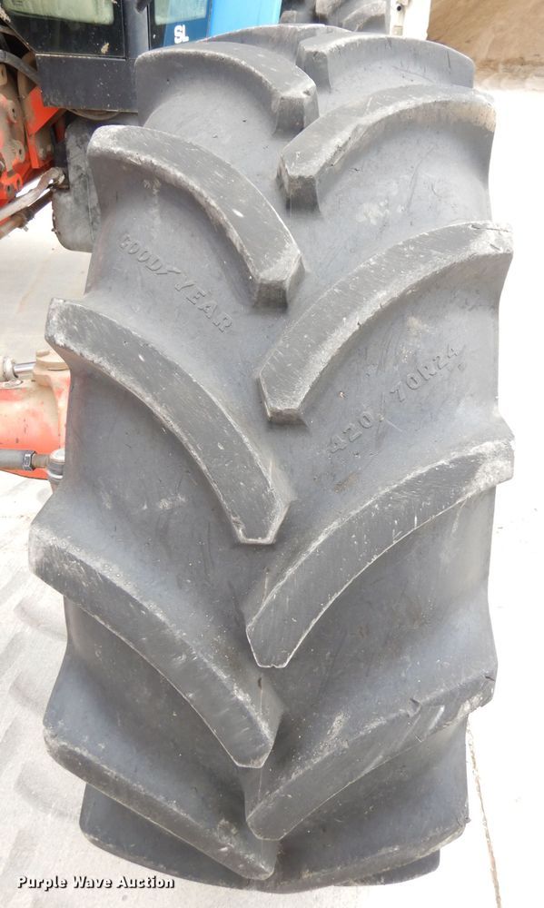 image for item DG0666 New Holland  MFWD tractor