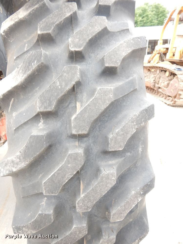 image for item DG0666 New Holland  MFWD tractor