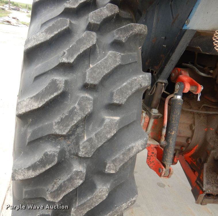 image for item DG0666 New Holland  MFWD tractor