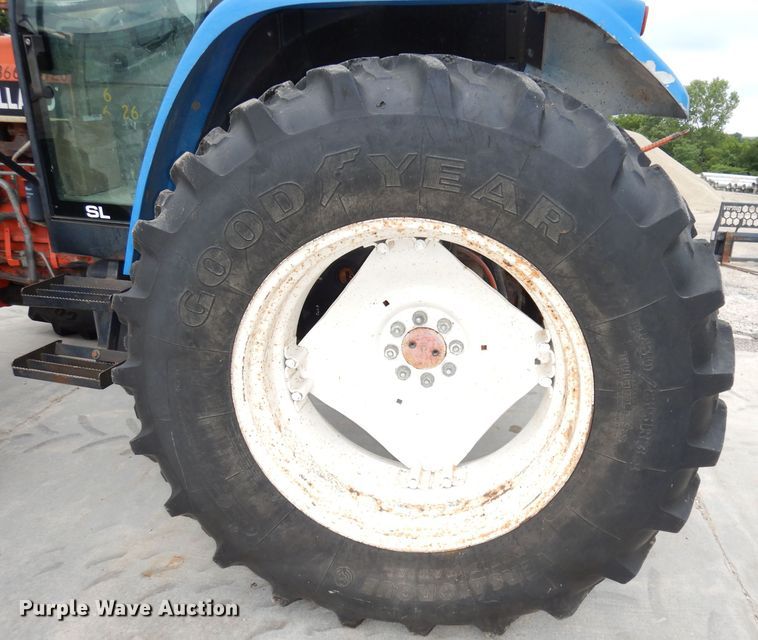 image for item DG0666 New Holland  MFWD tractor