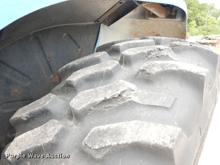 image for item DG0666 New Holland  MFWD tractor