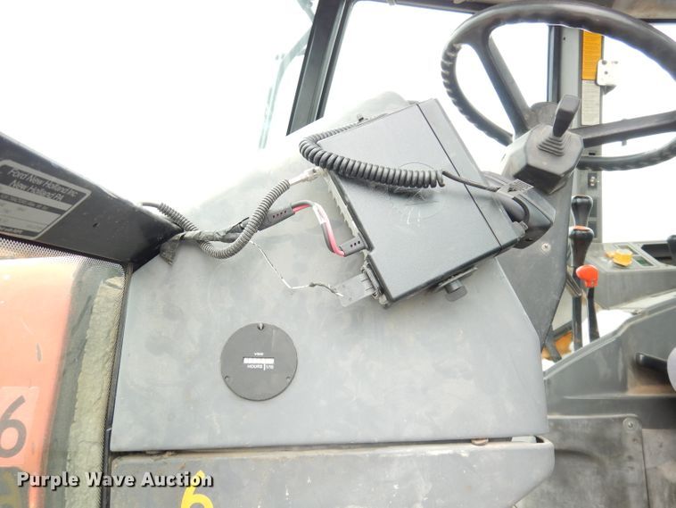 image for item DG0666 New Holland  MFWD tractor