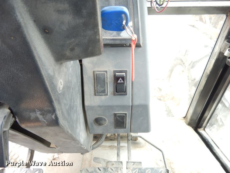 image for item DG0666 New Holland  MFWD tractor