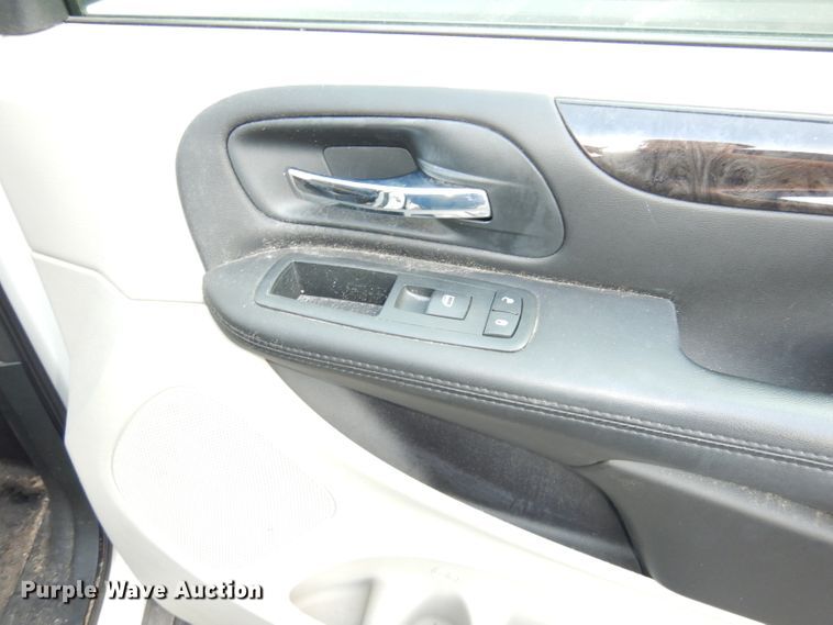 image for item DG0690 2012 Dodge Grand Caravan  van