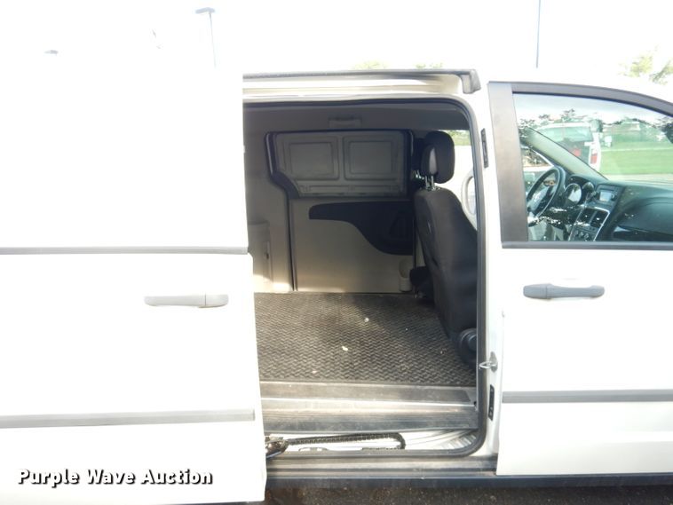 image for item DG0690 2012 Dodge Grand Caravan  van