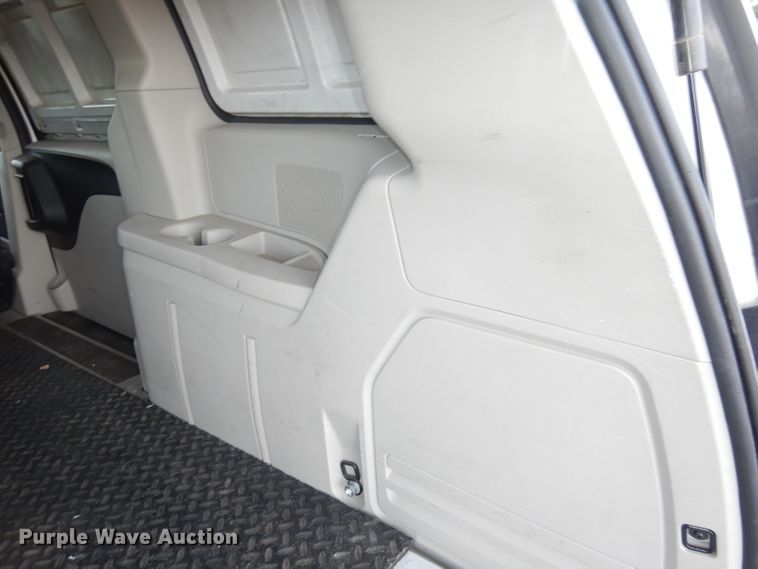 image for item DG0690 2012 Dodge Grand Caravan  van