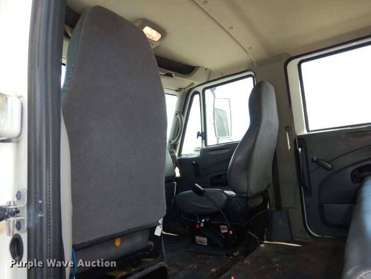 image for item DI6692 2011 International DuraStar 4400  sewer jetter truck